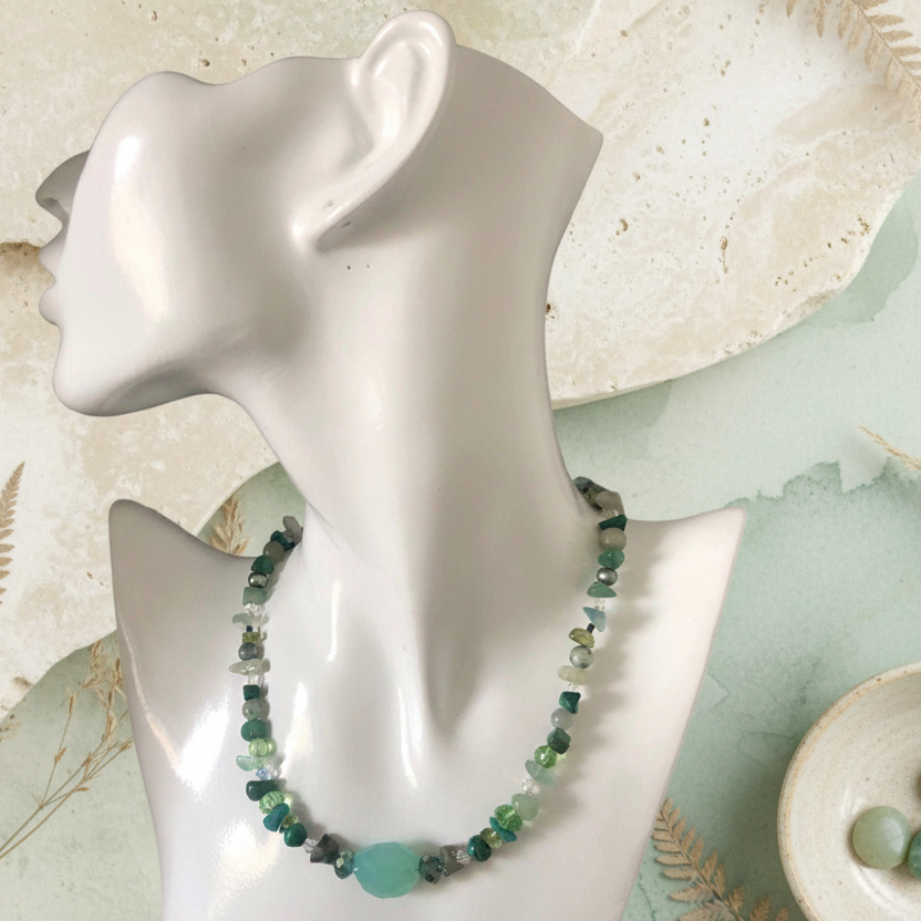 Green Natural Stones Choker Necklace